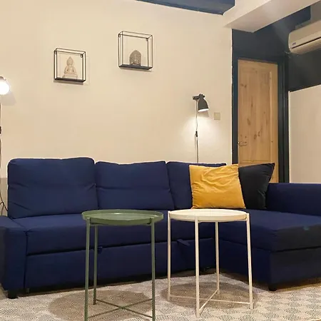 Center Underground Apartment *